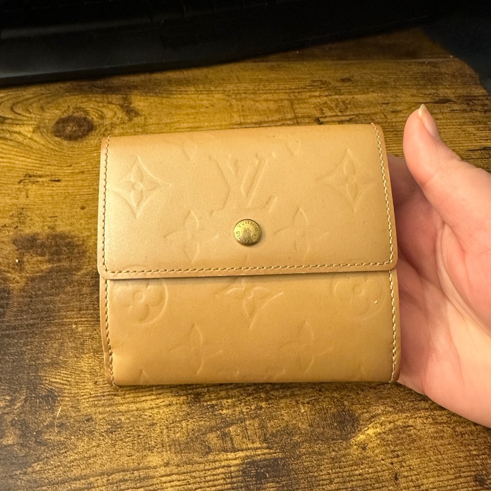 Authentic Louis Vuitton monogram Vernis champagne Elise wallet